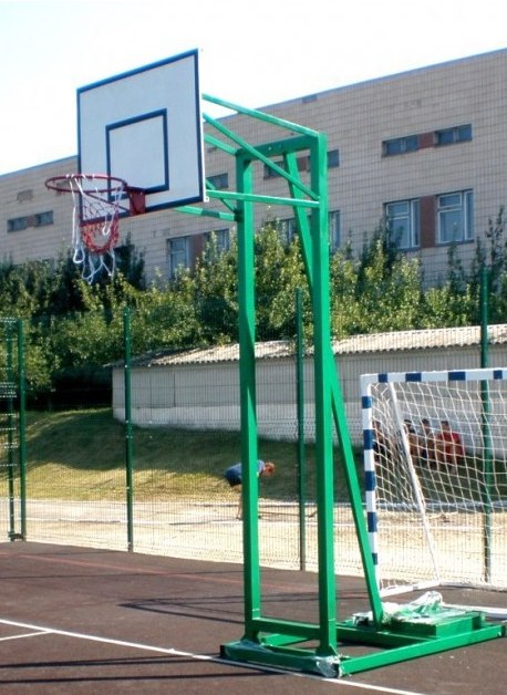 Баскетбольний щит з оргскла на потрійній опорі